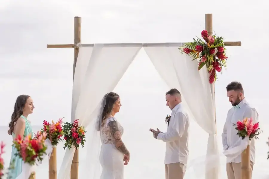 Beachfront wedding ceremony in Fiji — 001