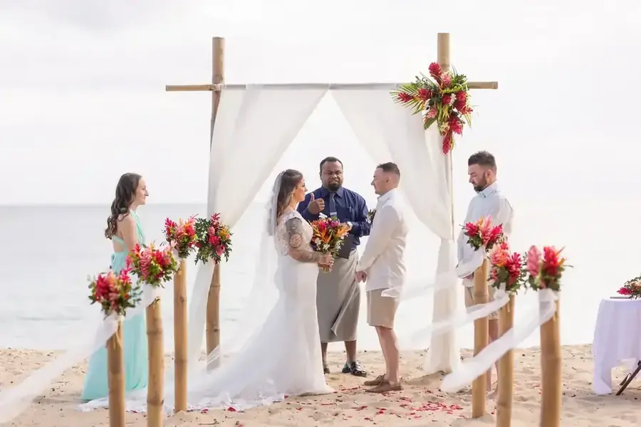 Tropical wedding aisle styled by Paradise Bride — 002