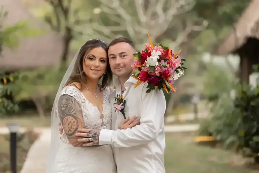 Romantic Fiji wedding couple portrait — 001