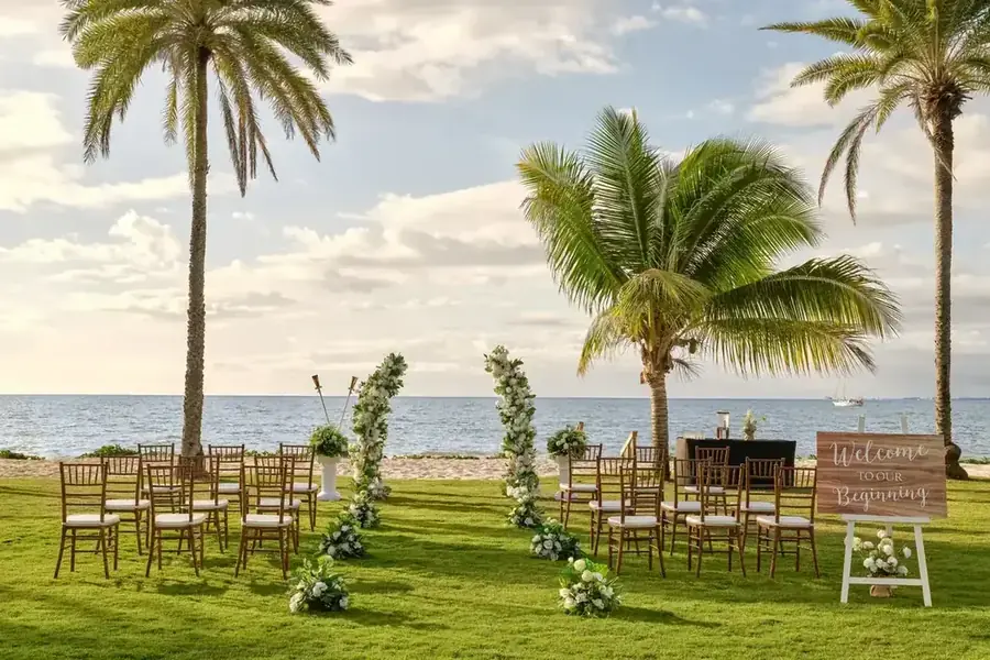 Garden and resort wedding setting in Fiji — 005