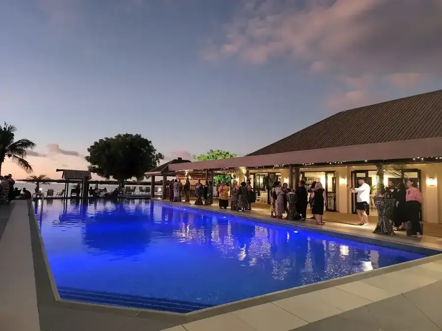 Garden and resort wedding setting in Fiji — 025