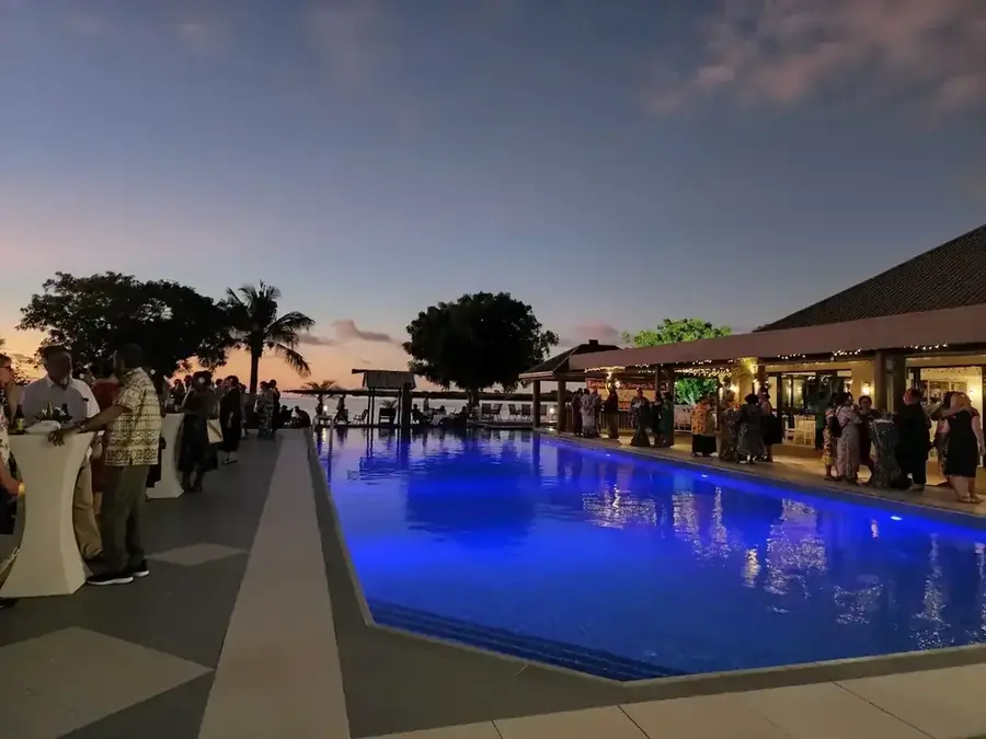 Garden and resort wedding setting in Fiji — 030