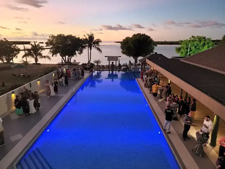 Garden and resort wedding setting in Fiji — 035