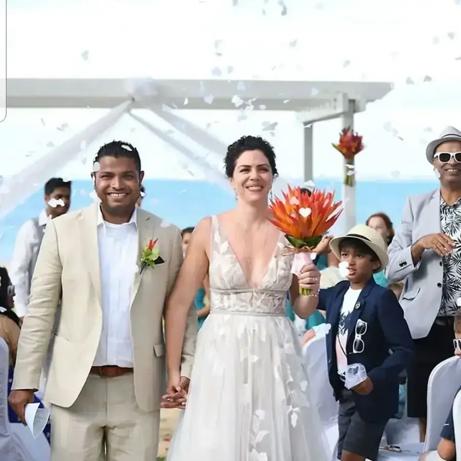 Bride and groom portrait in an island setting — 039