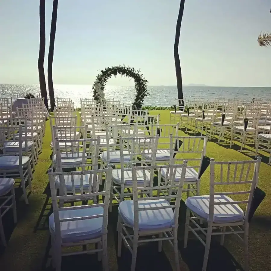Garden and resort wedding setting in Fiji — 050