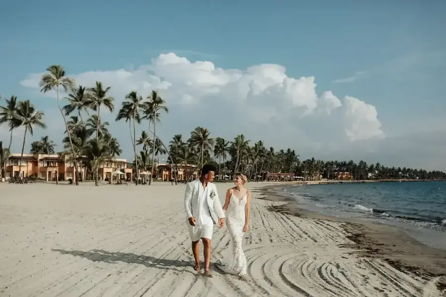 Bride and groom portrait in an island setting — 054