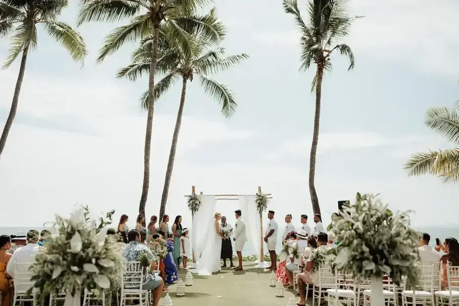 Joyful Fiji wedding couple moment — 055