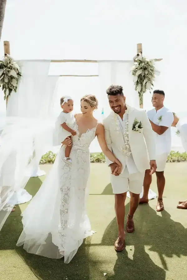 Newlywed moment at a Fiji destination wedding — 057