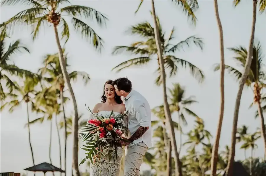 Joyful Fiji wedding couple moment — 070