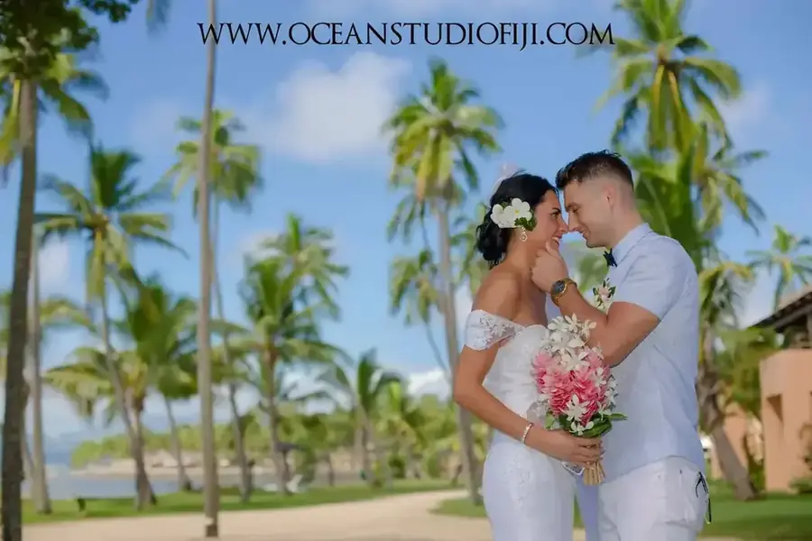 Newlywed moment at a Fiji destination wedding — 082