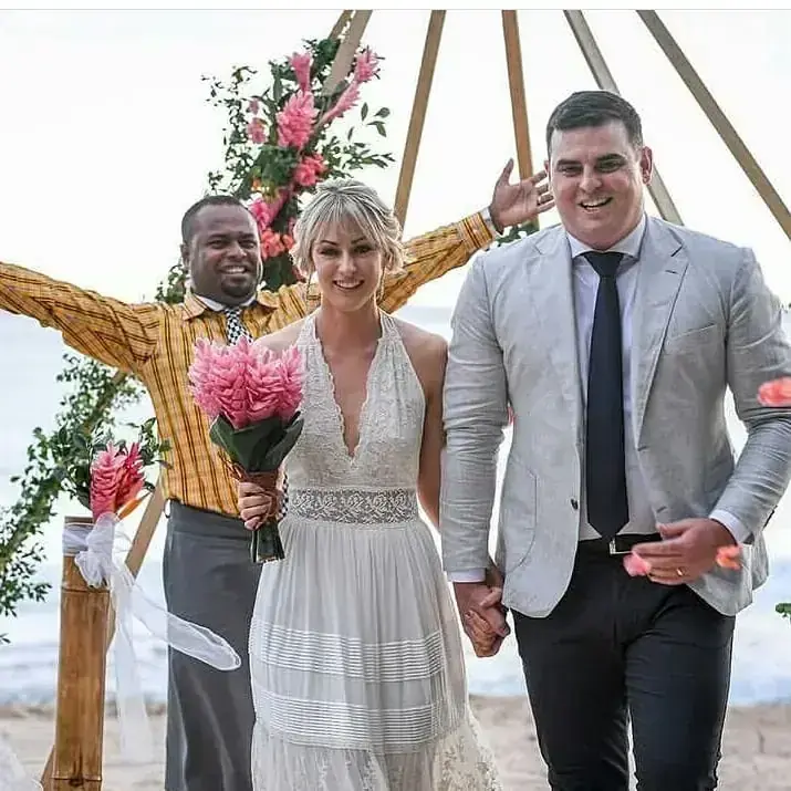 Joyful Fiji wedding couple moment — 090
