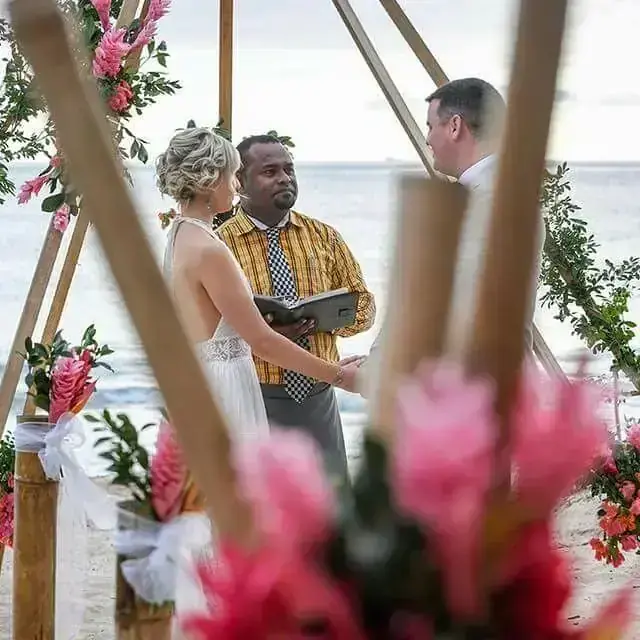 Romantic Fiji wedding couple portrait — 091