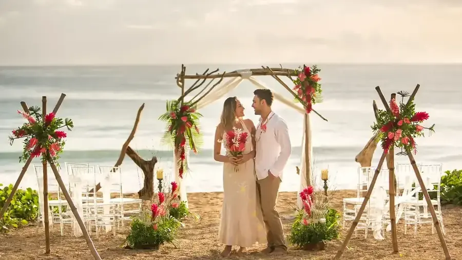 Newlywed moment at a Fiji destination wedding — 097