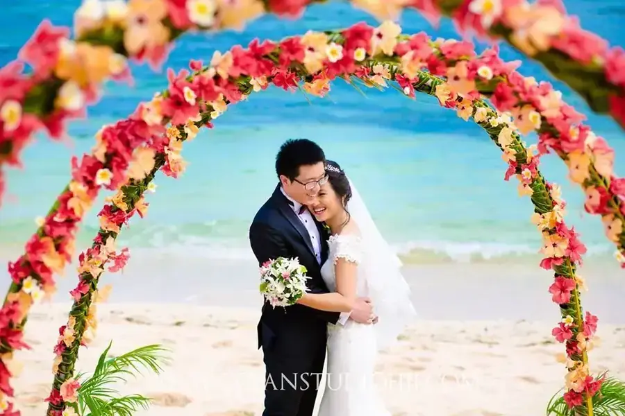 Newlywed moment at a Fiji destination wedding — 112