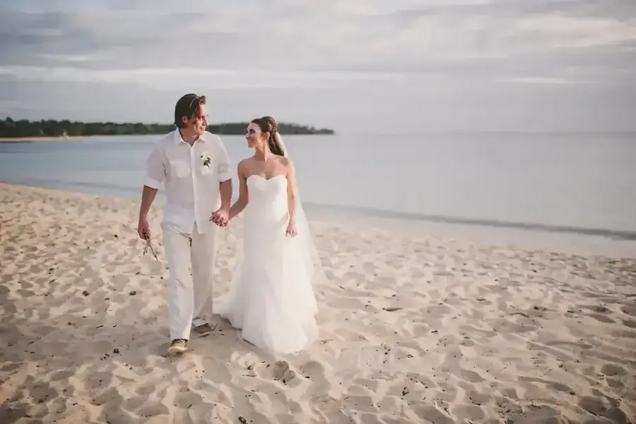Wedding vows in a beautiful Fiji setting — 044