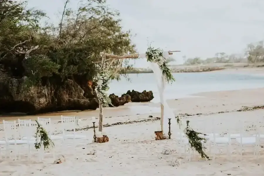 Garden and resort wedding setting in Fiji — 065