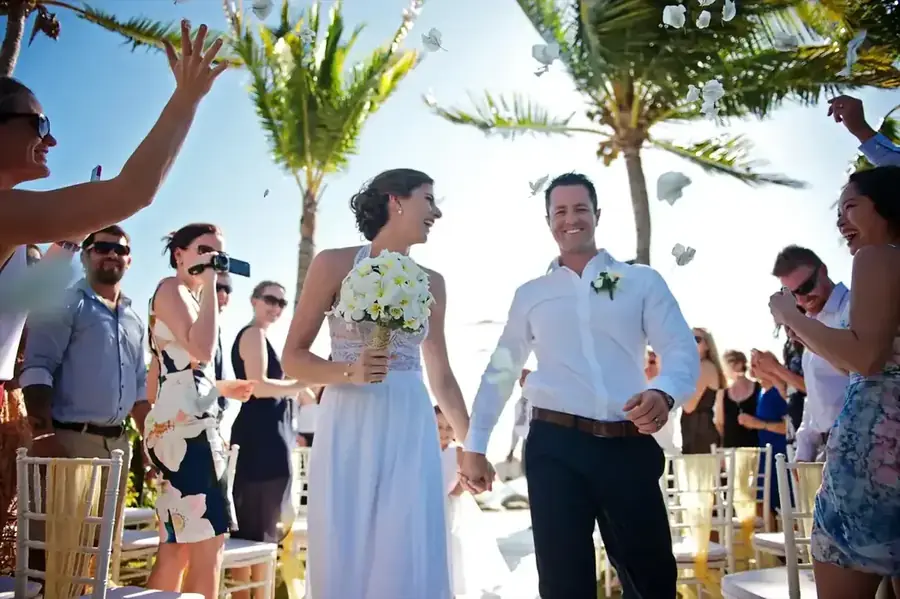 Wedding vows in a beautiful Fiji setting — 049