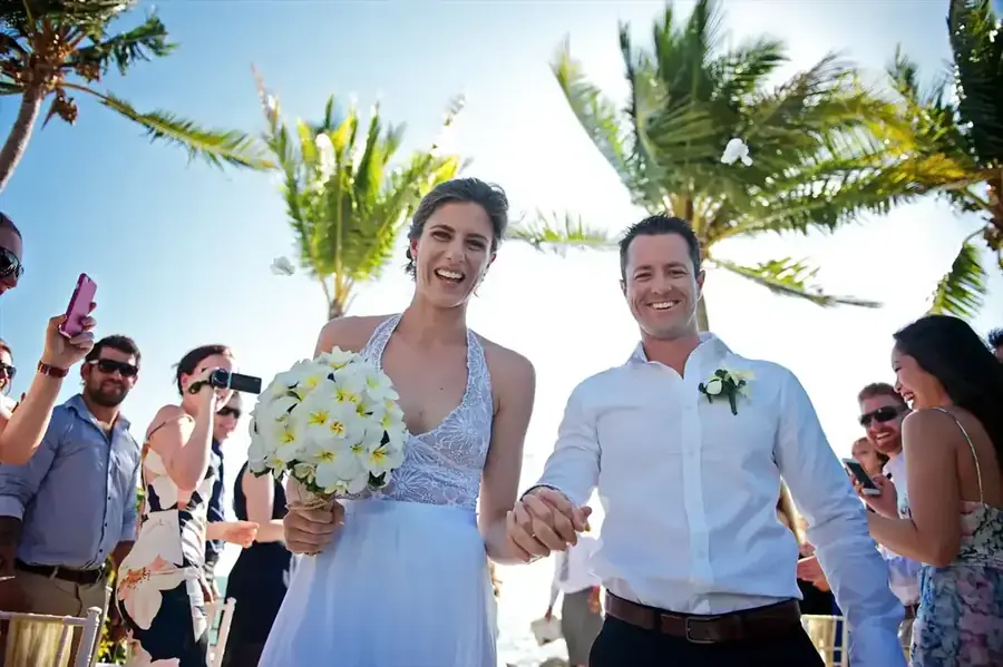 Romantic Fiji wedding couple portrait — 121