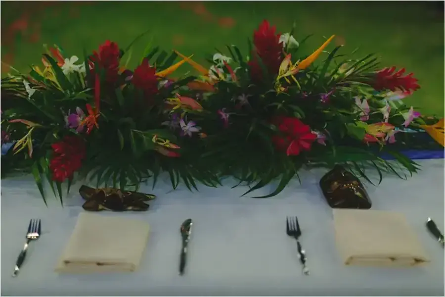 Wedding flowers and decorative details in Fiji — 119