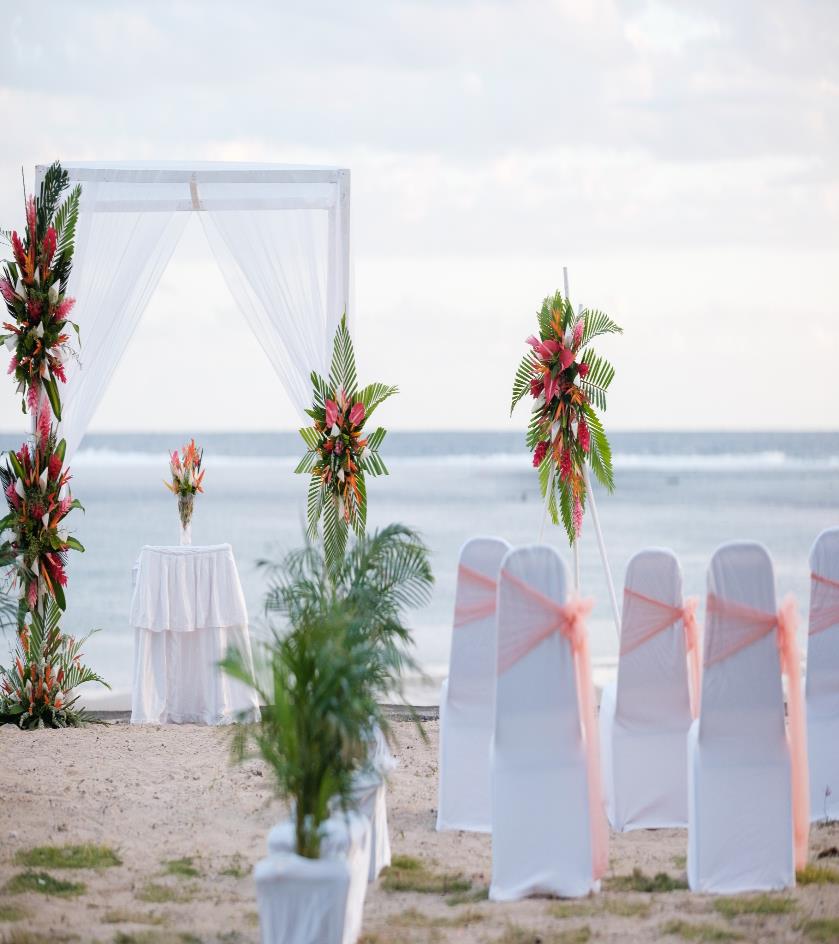 Nestled along Fiji's most pristine coral coast lagoon, Fiji Hideaway Resort & Spa is where dreams become vows and memories last a lifetime.